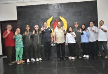 PB IWbA Panggil Tiga Atlet Woodball Jawa Timur Perkuat Tim Nasional di Hong Kong Foto seremoni pelepasan atlet woodball Jawa Timur oleh Ketua KONI Jatim dan Ketua IWbA Jatim Ali Kuncoro untuk turnamen internasional di Hong Kong.