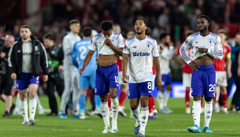 Ekspresi lesu pemain Aston Villa John McGinn dan Ollie Watkins setelah kalah dari Nottingham Forest di City Ground.