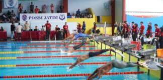 Kejurda Finswimming Jatim 2026 Perluas Jangkauan Pembinaan, Targetkan Juara Dunia Atlet selam Jawa Timur bertanding dengan kecepatan tinggi di kolam renang menggunakan alat finswimming.