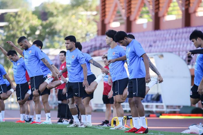 Bek Port FC Asnawi Mangkualam tengah melahap sesi official training sempat memberikan keterangan pers terkait fasilitas hotel di Surabaya pada 25 Juli 2026.