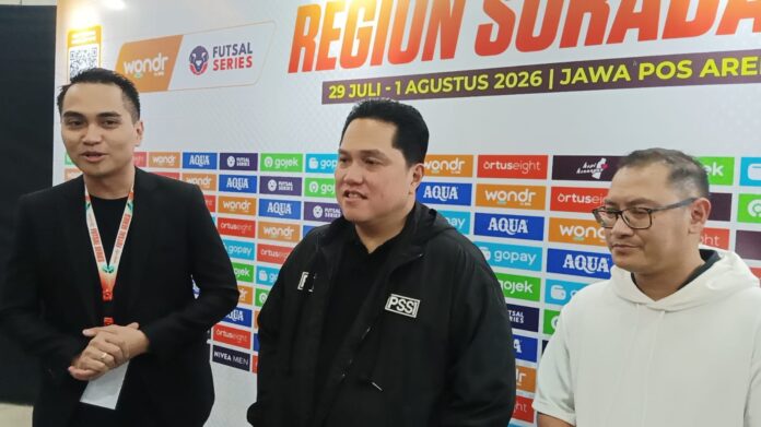 CEO Games of Society Novel Leonardo dan Menpora Erick Thohir melayani wawancara usai pembukaan wondr Futsal Series 2026 di Jawa Pos Arena, Surabaya.