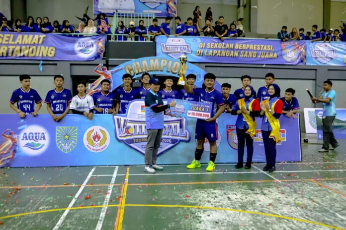 Suasana penutupan Indomaret Volleyball Tournament 2026 di GOR Mastrip Kota Probolinggo yang sukses meriah.