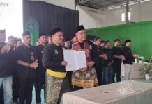 IPSI Banyuwangi Resmi Dilantik, BHS Tekankan Pembinaan Atlet dan Kondusivitas Daerah Ketua IPSI Jawa Timur Bambang Haryo Soekartono melantik Pengcab IPSI Banyuwangi yang dipimpin Ahmad Syifa Nailul Wafar.