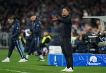 Akhirnya, Xabi Alonso Lupakan 1 Musim Kelabu di Real Madrid demi The Blues Xabi Alonso memberikan instruksi kepada para pemain Chelsea dalam tur pramusim.