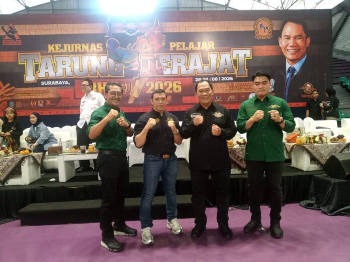 Bambang Haryo saat meninjau langsung pelaksanaan Kejurnas Pelajar Tarung Derajat 2026 di GOR CLS Surabaya.