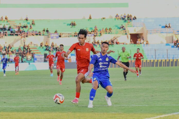 Leonard Tupamahu bakal memberikan arahan taktis kepada para pemain Deltras FC.