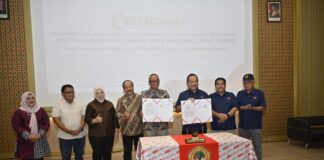 Untag Surabaya Gandeng KONI Jatim: Berikan Beasiswa Atlet, Simak 4 Poin Kuncinya! Penandatanganan MoU antara Rektor Untag Surabaya dan Ketua Umum KONI Jatim untuk beasiswa atlet.