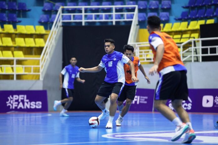 Skuad Unggul FC Malang menjalani sesi latihan intensif jelang laga di GOR POPKI Jakarta.