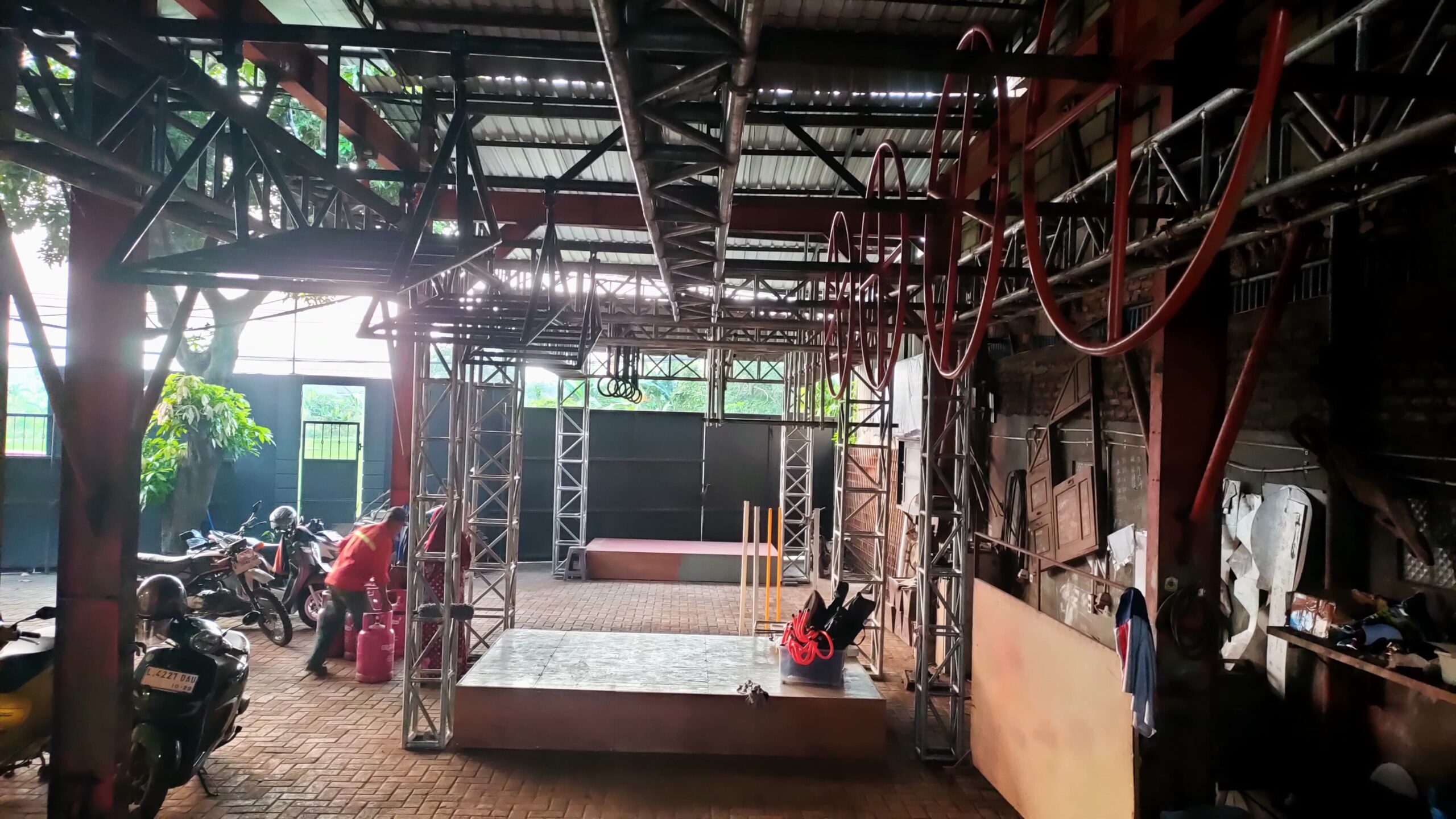 Arena obstacle modern pentathlon MPI Jatim di kawasan Sambikerep, Surabaya, untuk persiapan PON 2028.