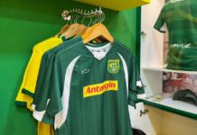 Sentuhan Retro Persebaya Ramaikan PRJ 2026 Lewat Kolaborasi Eksklusif Antangin Peluncuran Official Jersey Klasik Antangin x Persebaya 2004 di booth Antangin Pekan Raya Jatim 2026 Grand City Convex Surabaya.