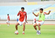 Leonard Sebut Laga Persela vs Deltras FC: Terpisah 1 Poin, Penentu Penguasa Klasemen Leonard Tupamahu menyiapkan taktik Deltras FC untuk menghadapi Persela Lamongan dalam perebutan posisi puncak Grup B Championship 2026/2027.