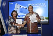 Kesehatan Mental Atlet Jadi Prioritas, Ini Terobosan KONI Jatim Gandeng RSJ Menur! Jabat tangan Ketua Umum KONI Jatim Muhammad Nabil dan Direktur RSD Prof. Dr. Moeljono Vitria Dewi dalam kerja sama layanan kesehatan mental atlet.